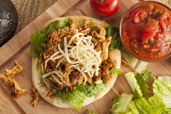 Taco de pan plano mexicano casero con carne — Foto de Stock