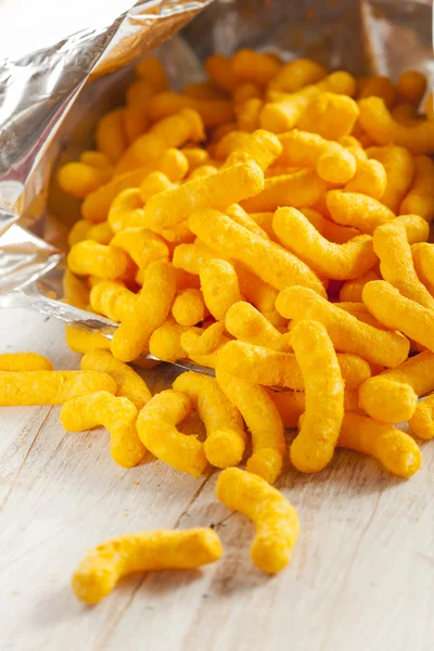 不健康なオレンジふくらんでいるチーズのポテトチップス — ストック写真