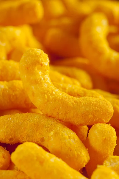 Queijo inchado laranja insalubre batatas fritas — Fotografia de Stock