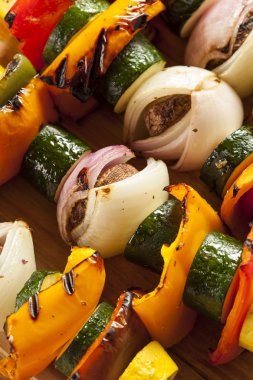 Organik ızgara sebze şiş kebap
