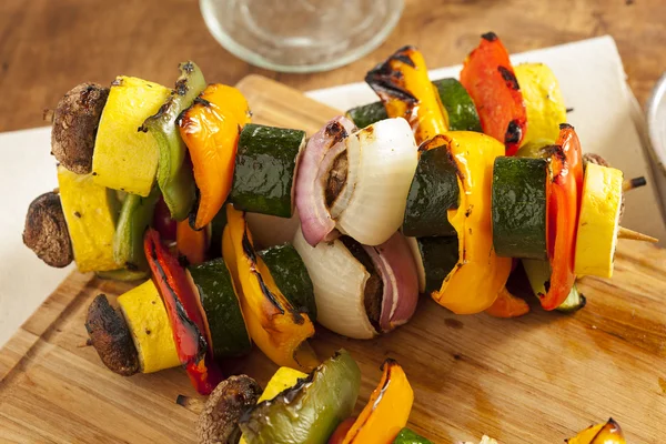 Organische gegrilde plantaardige shish kebab — Stockfoto