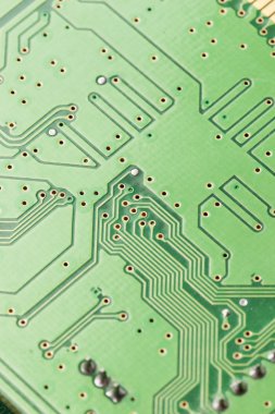 Yeşil elektrik devre kartı mikroçipler ve transistör