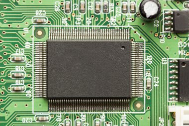 Yeşil elektrik devre kartı mikroçipler ve transistör