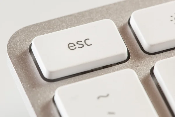 Bouton d'évasion sur un clavier d'ordinateur blanc et gris — Photo