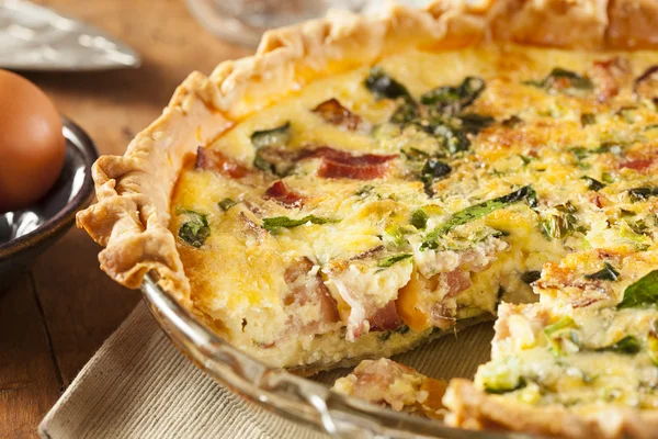 Homemade Spinach and Bacon Egg Quiche — Stock Photo, Image