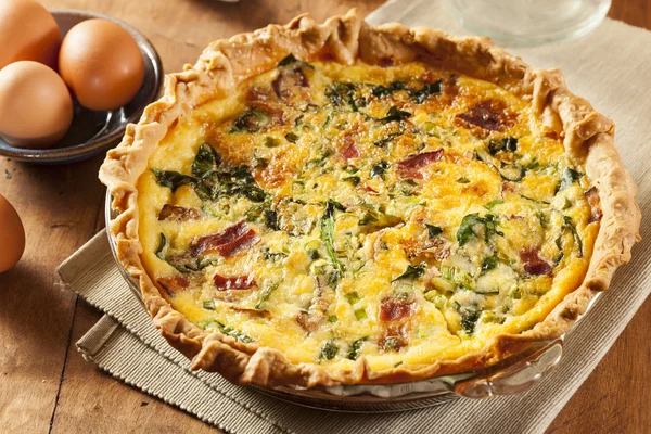 Homemade Spinach and Bacon Egg Quiche — Stock Photo, Image