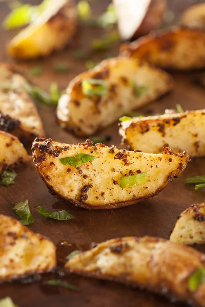 Patatas asadas caseras con perejil —  Fotos de Stock