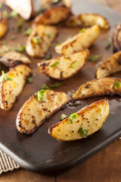 Patatas asadas caseras con perejil —  Fotos de Stock