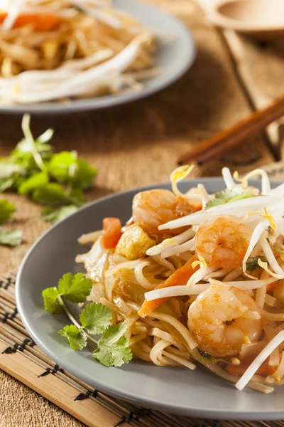 Hausgemachte asiatische Pad thai — Stockfoto