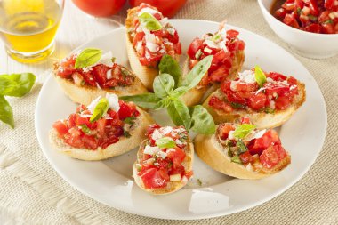 ev yapımı domates ve fesleğen bruschetta