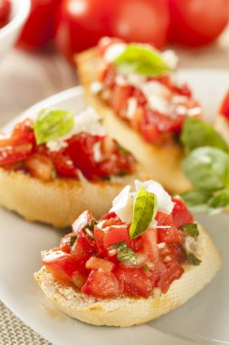ev yapımı domates ve fesleğen bruschetta