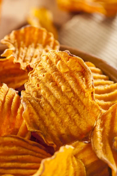 Krokante oranje zoete aardappels, chips — Stockfoto