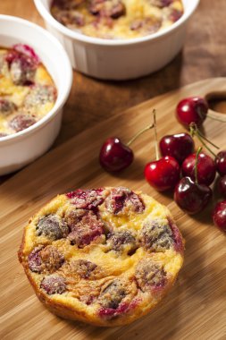 Organik vişneli tart pasta