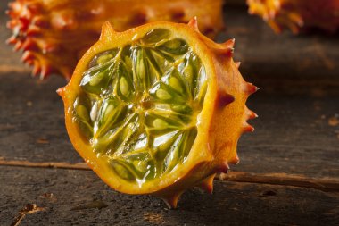 Organik portakal kiwano kavun