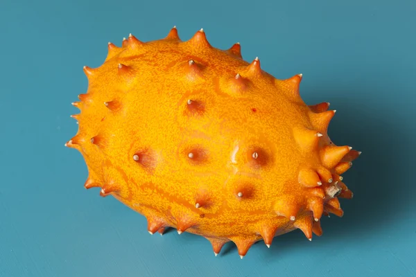 Ekologisk apelsin kiwano melon — Stockfoto