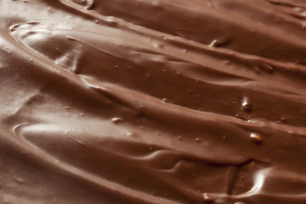 Домашнє шоколадне глазурування на десерті — стокове фото