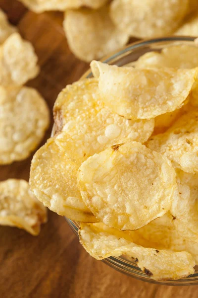 Ungesunde knusprige Kartoffelchips — Stockfoto