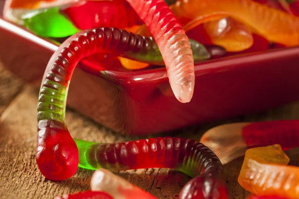 Kleurrijke fruitige gummy worm snoep — Stockfoto