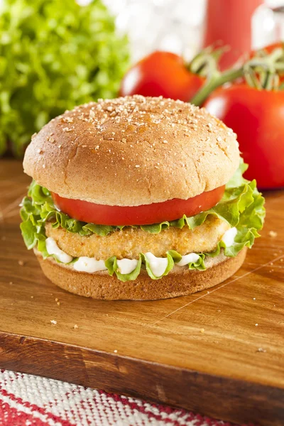 Pan de pollo Patty Sandwich en un bollo —  Fotos de Stock