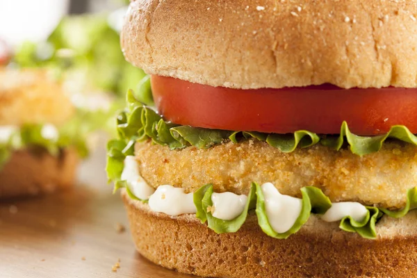 Pan de pollo Patty Sandwich en un bollo — Foto de Stock
