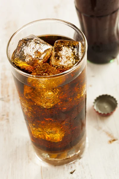 Menyegarkan Ice Cold Soda Pop — Stok Foto