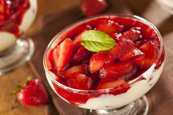 Fresh Organic Strawberry Fruit Parfait — Stock Photo, Image