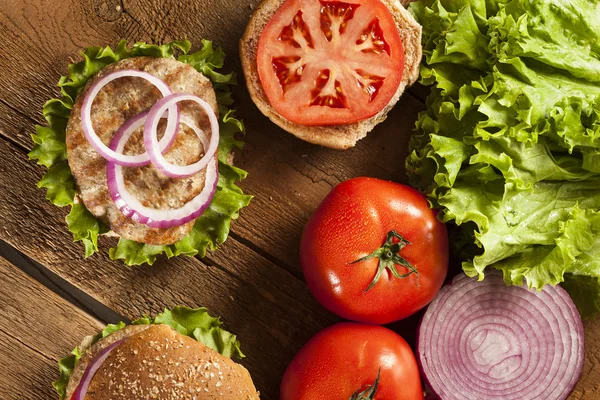 Hamburger maison à la dinde sur un pain — Photo