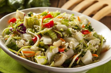 Asya Çin lahanası ve ramen salatası