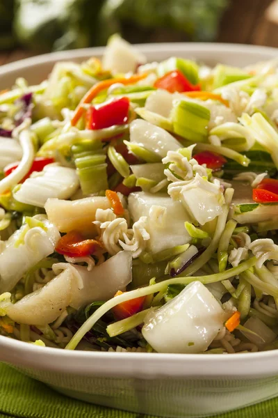 亚洲小白菜和拉面沙拉 — 图库照片