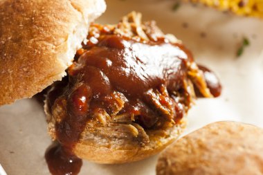 Barbekü domuz eti kaydırıcıları çekti füme