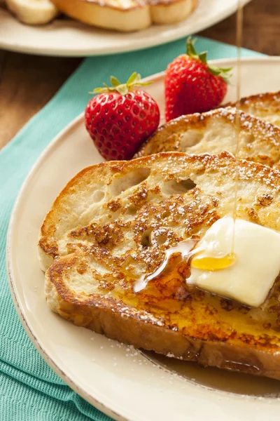 ev yapımı yumurtalı ekmek tereyağı ile