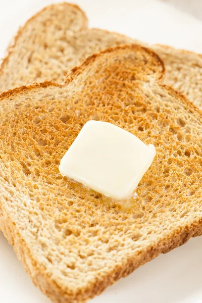 Torrada de trigo integral com manteiga — Fotografia de Stock