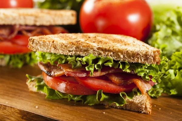 Frisches hausgemachtes Blt-Sandwich — Stockfoto