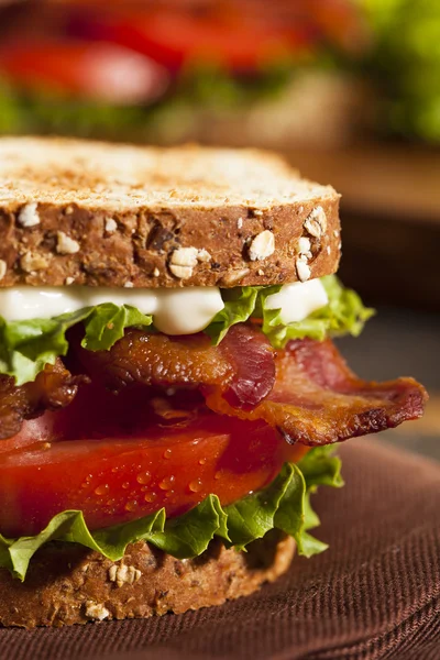 Frisches hausgemachtes Blt-Sandwich — Stockfoto