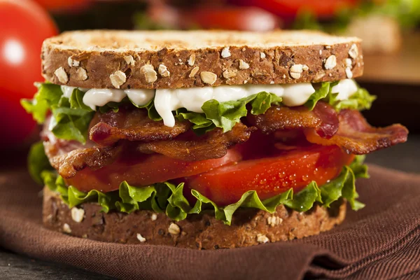 Frisches hausgemachtes Blt-Sandwich — Stockfoto