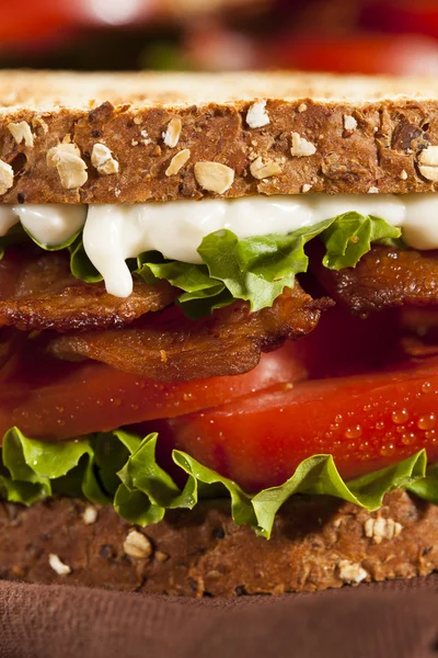 Frisches hausgemachtes Blt-Sandwich — Stockfoto