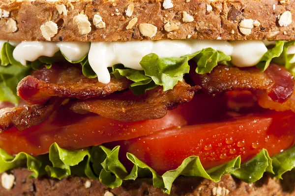 Frisches hausgemachtes Blt-Sandwich — Stockfoto