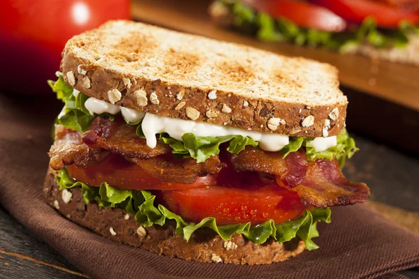 Frisches hausgemachtes Blt-Sandwich — Stockfoto