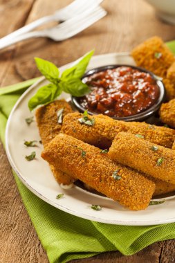 ev yapımı kızarmış mozzarella çubuğu