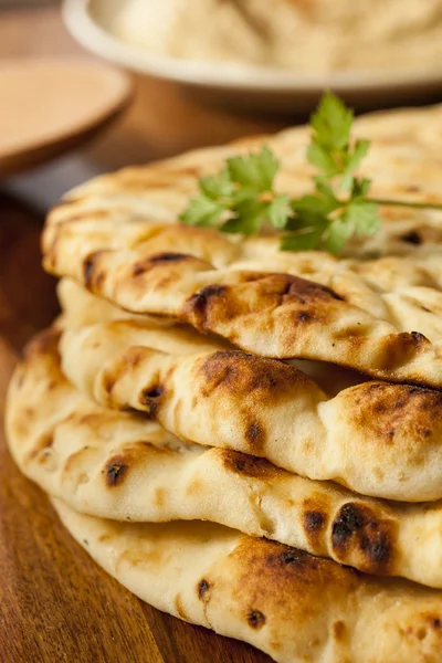 Hemgjorda indiska naan tunnbröd — Stockfoto