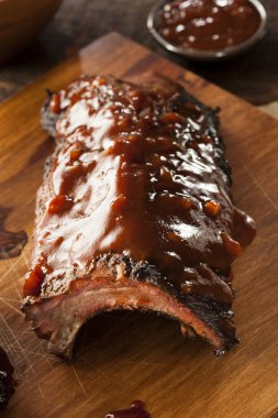 Barbekü domuz eti yedek kaburga füme