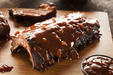 Barbekü domuz eti yedek kaburga füme