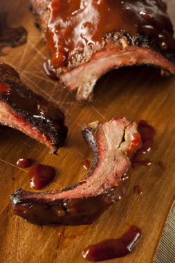 Barbekü domuz eti yedek kaburga füme
