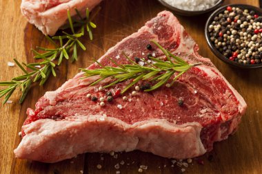 kalın ham t-bone biftek