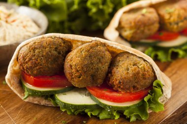 bir pide cebinde organik falafel