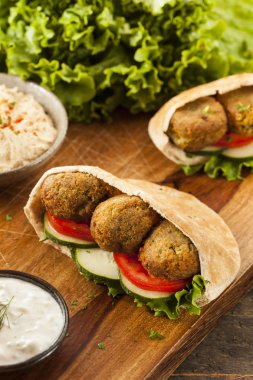 bir pide cebinde organik falafel