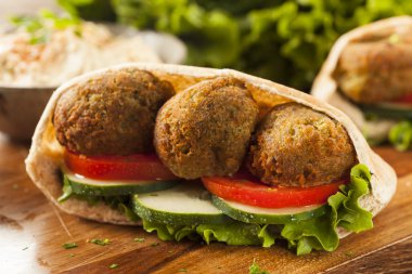 bir pide cebinde organik falafel
