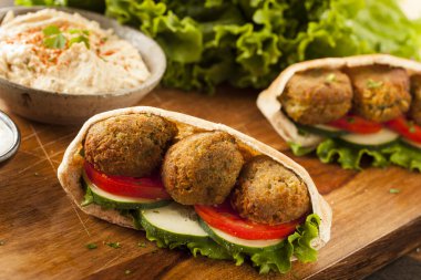 bir pide cebinde organik falafel