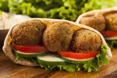 bir pide cebinde organik falafel