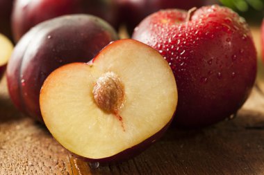 taze organik siyah Erik